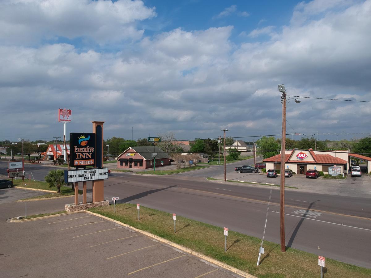 Executive Inn&Suites Beeville Extérieur photo