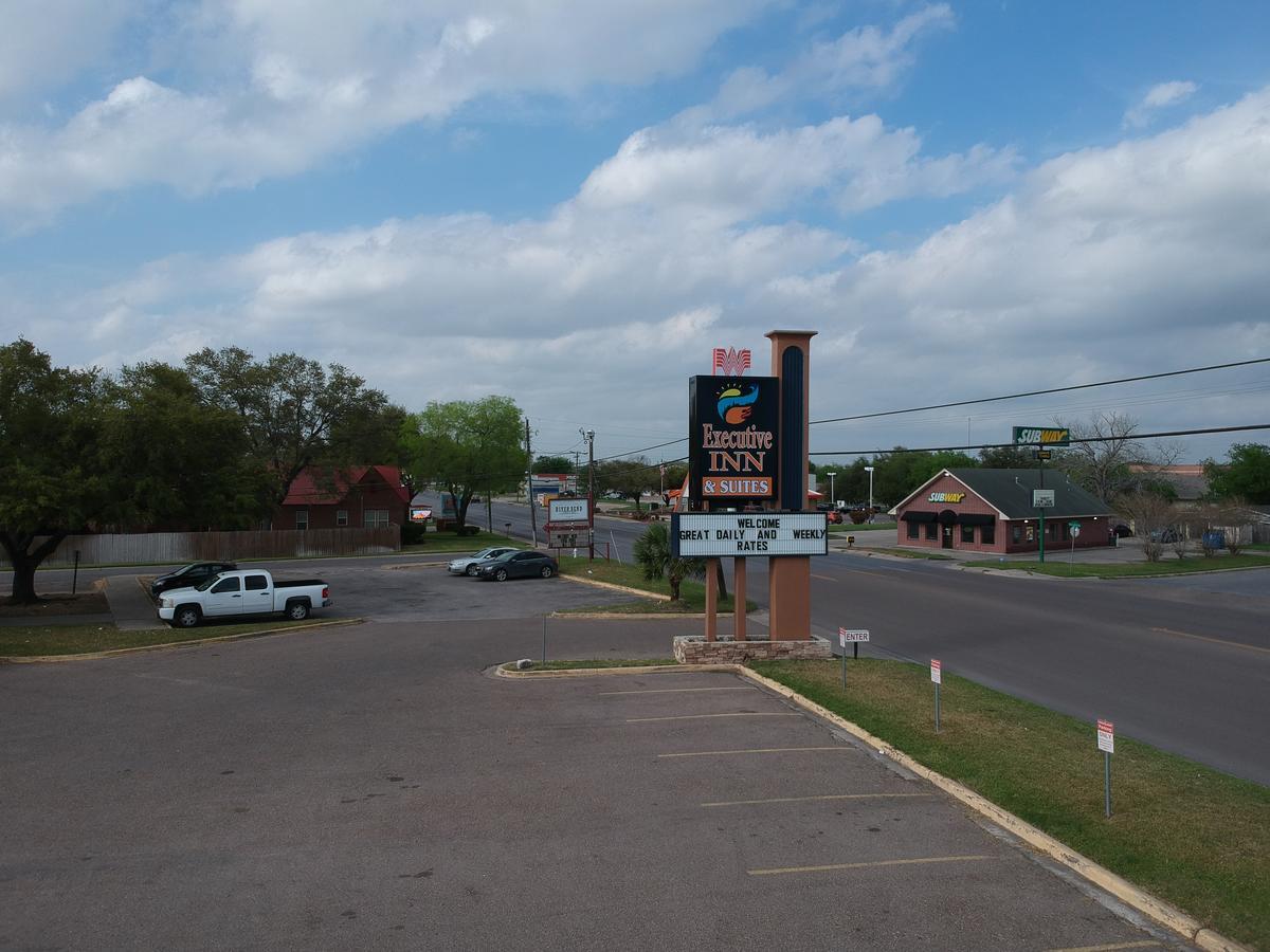Executive Inn&Suites Beeville Extérieur photo